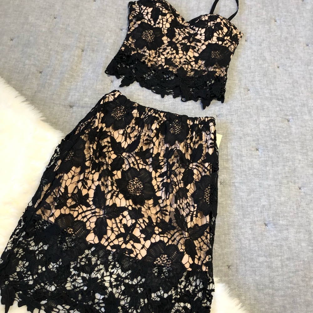 NWT sans souci two piece lace skirt & crop top SzS